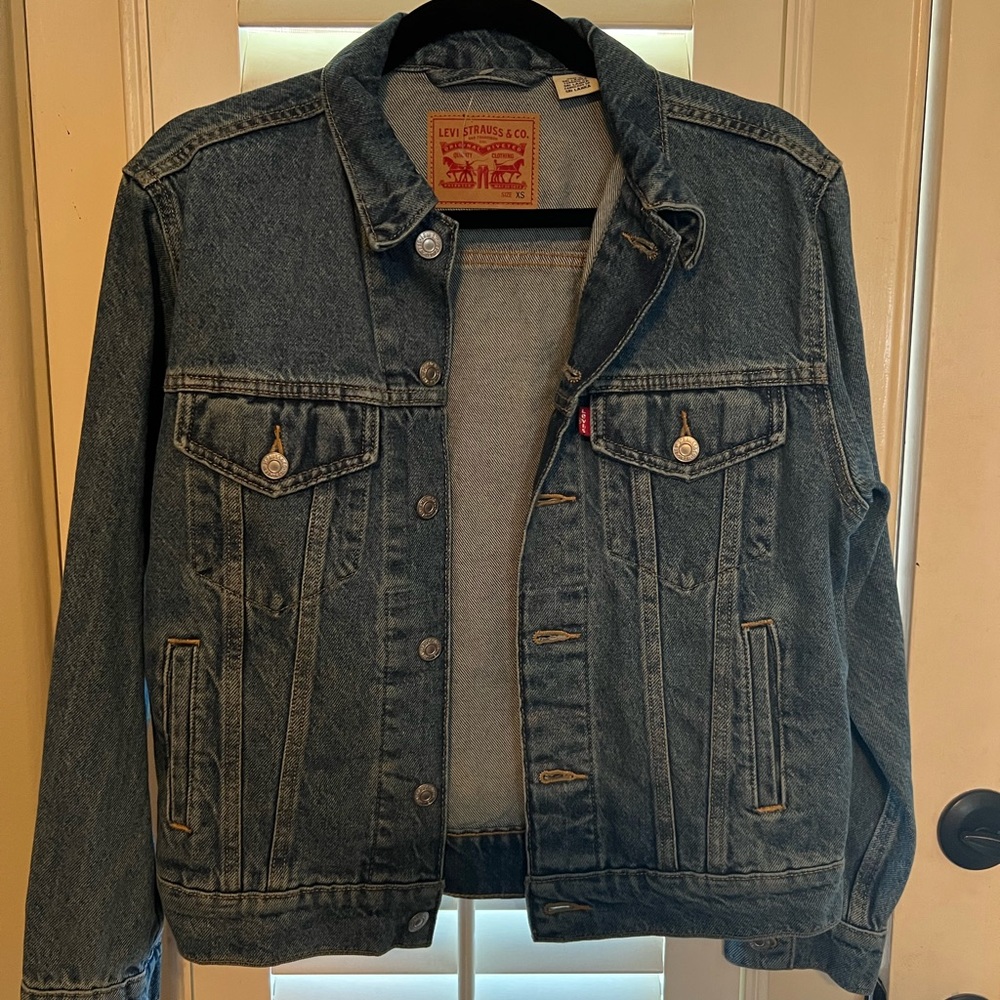 Levi’s EX- BOYFRIEND TRUCKER JACKET NWOT